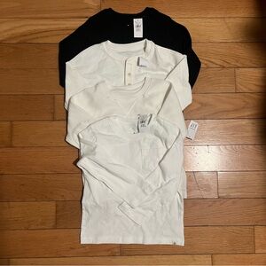 NWT 3T Set of 4 Black and White Long Sleeve GAP tees